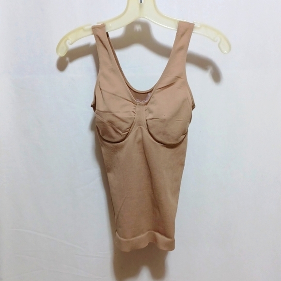 MIDRIFF CONTROLLER IN A SIZE MED COLOR IS TAN LOT OF STRETCH